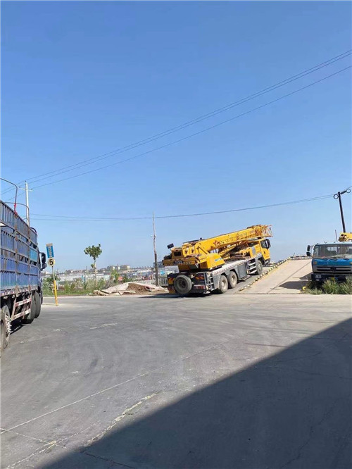 宾川县25吨吊车的租赁价格大概是多少？