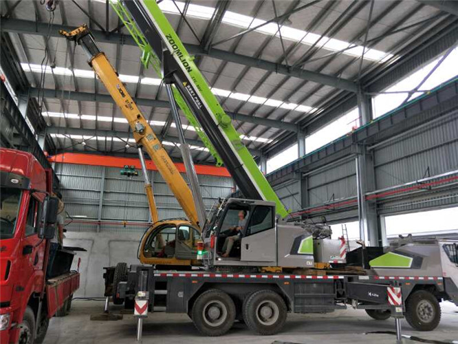 宾川县高空车出租需要注意哪些安全事项？